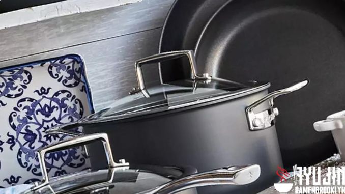 What are the Different Materials of Calphalon Cookware?