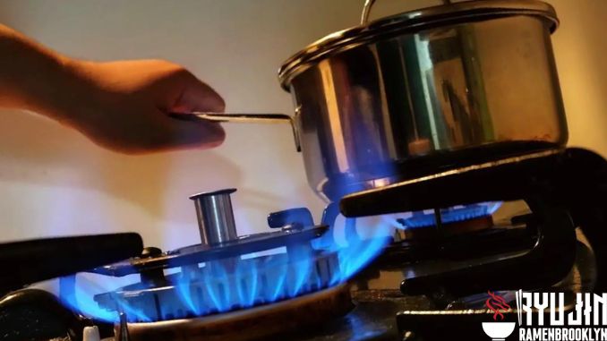 How to Use Ceramic Cookware for Cooking on A Gas