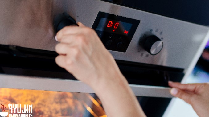 How Does a Self-Cleaning Oven Work? All Things to Know